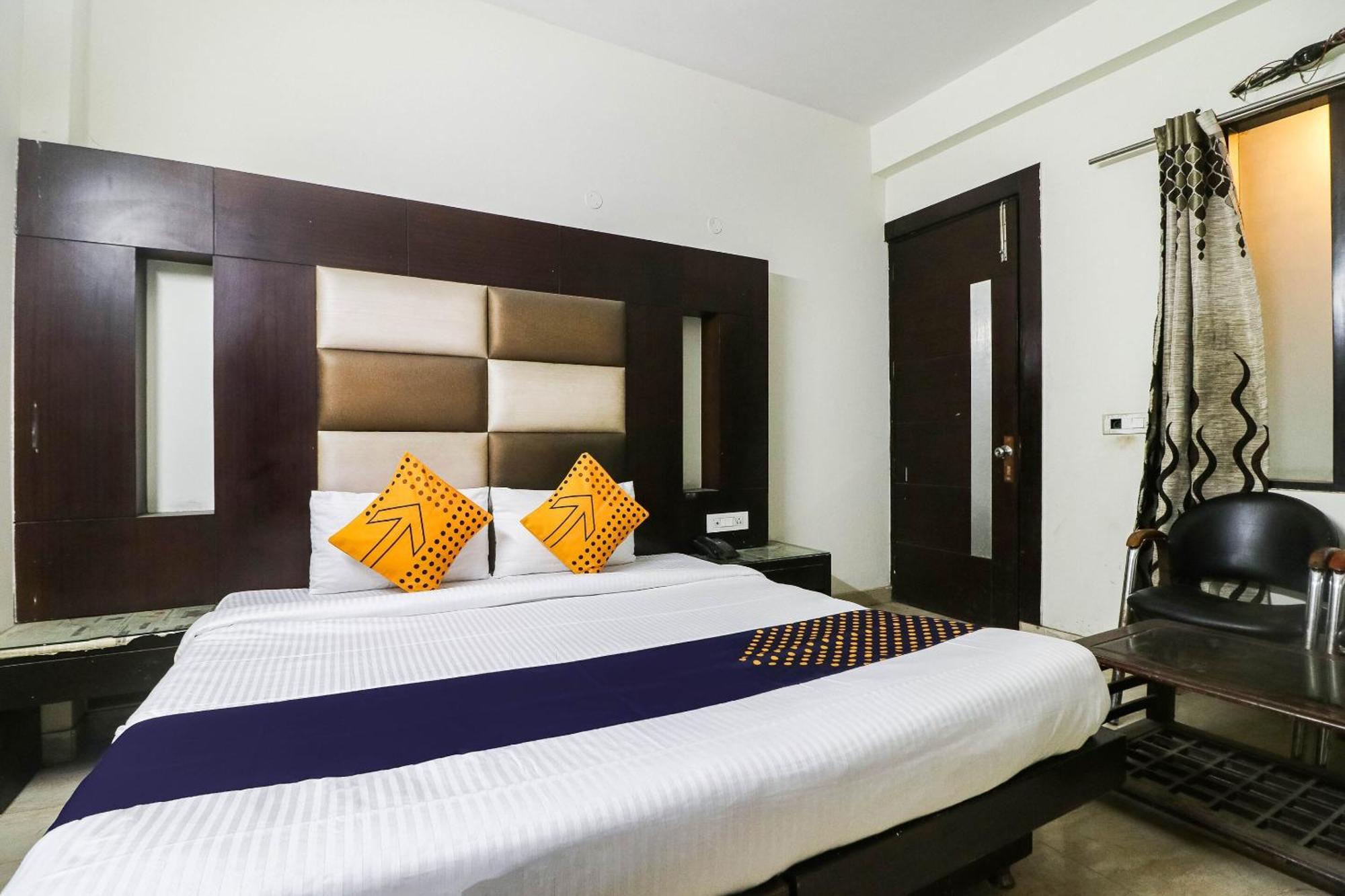 Spot On Hotel Grace Near Star Mall Gurgaon Exterior foto